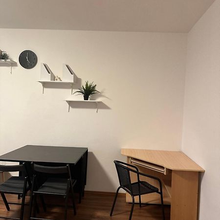 Private Room 1 Km From Center With Kitchen Pressburg Exterior foto