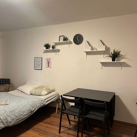 Private Room 1 Km From Center With Kitchen Pressburg Exterior foto